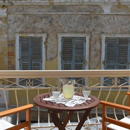 Oisyra Boutique Suites Ermoupoli Ngoại thất bức ảnh