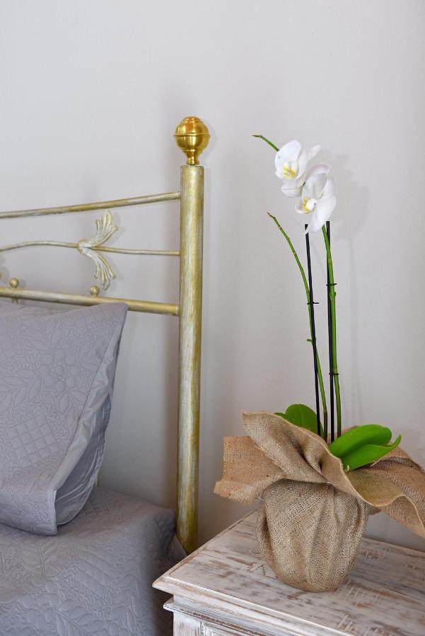 Oisyra Boutique Suites Ermoupoli Ngoại thất bức ảnh