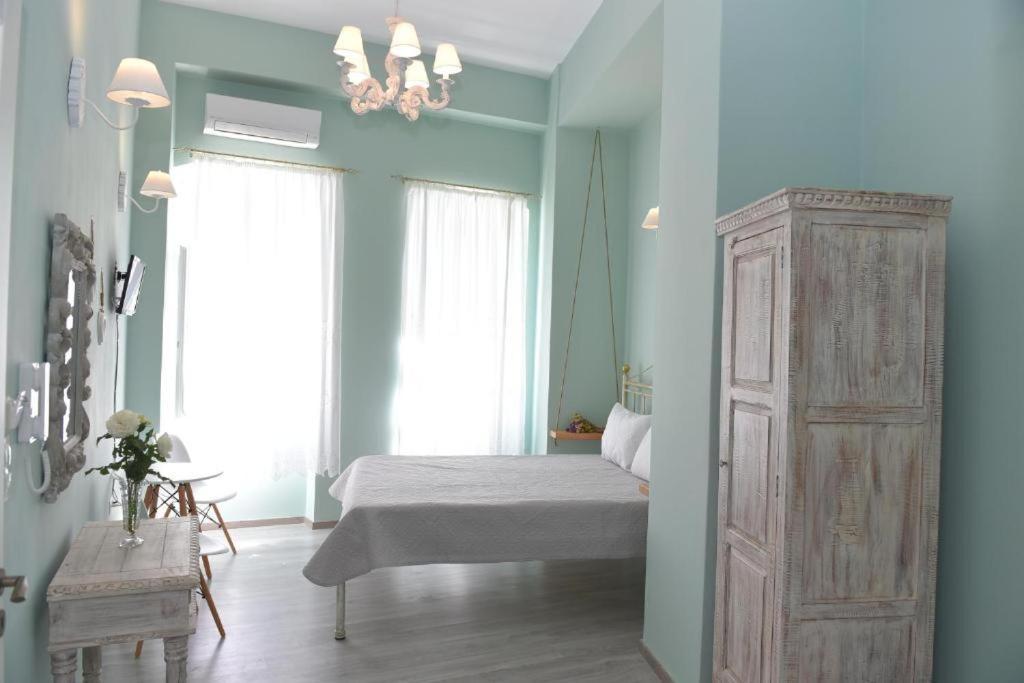 Oisyra Boutique Suites Ermoupoli Ngoại thất bức ảnh