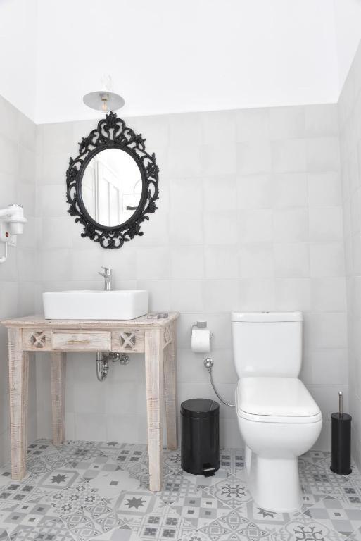 Oisyra Boutique Suites Ermoupoli Ngoại thất bức ảnh