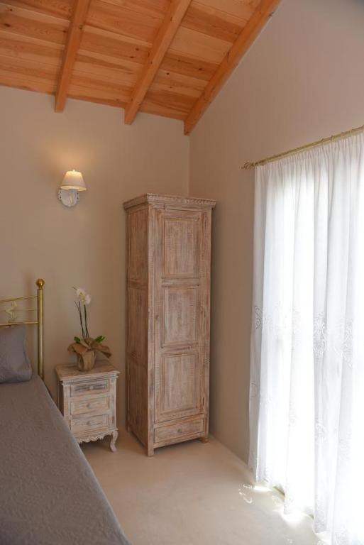 Oisyra Boutique Suites Ermoupoli Ngoại thất bức ảnh