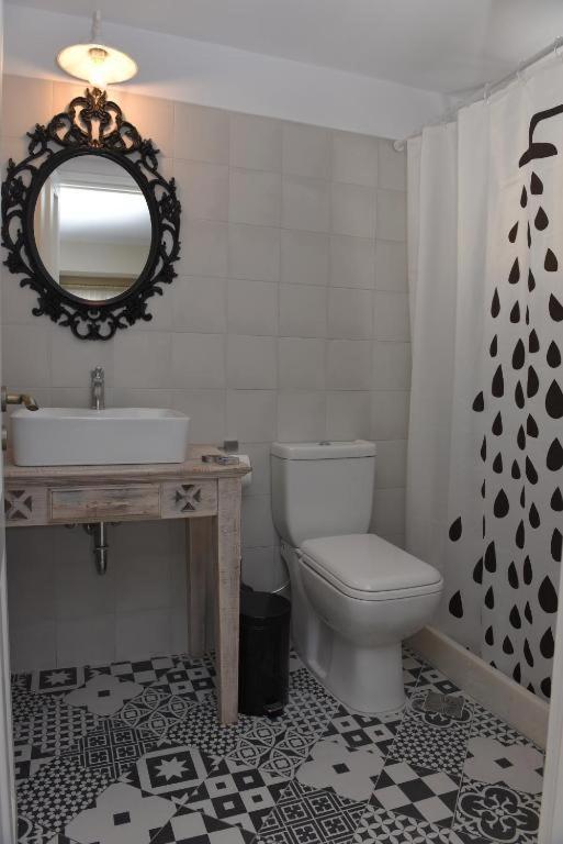 Oisyra Boutique Suites Ermoupoli Ngoại thất bức ảnh