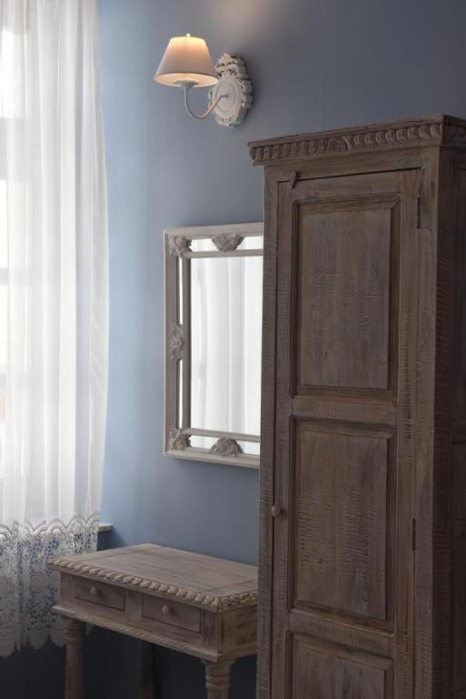 Oisyra Boutique Suites Ermoupoli Ngoại thất bức ảnh
