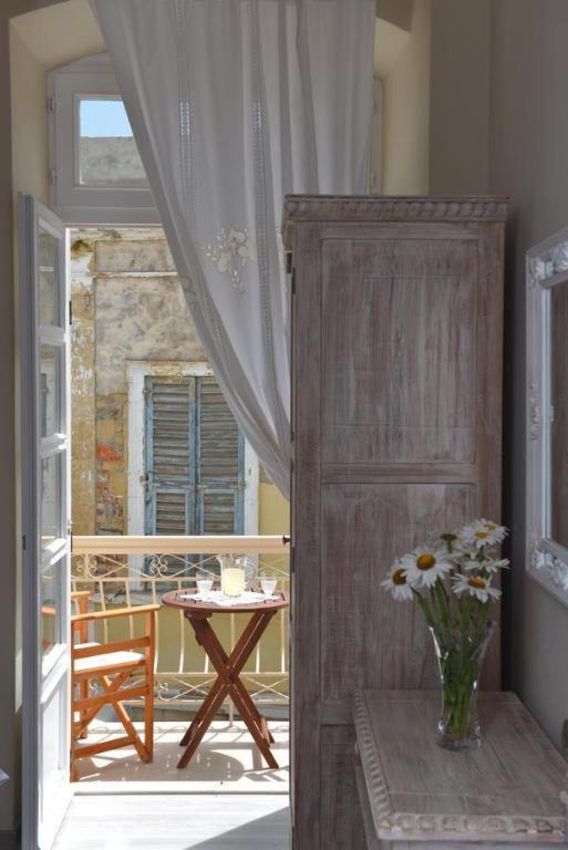Oisyra Boutique Suites Ermoupoli Ngoại thất bức ảnh
