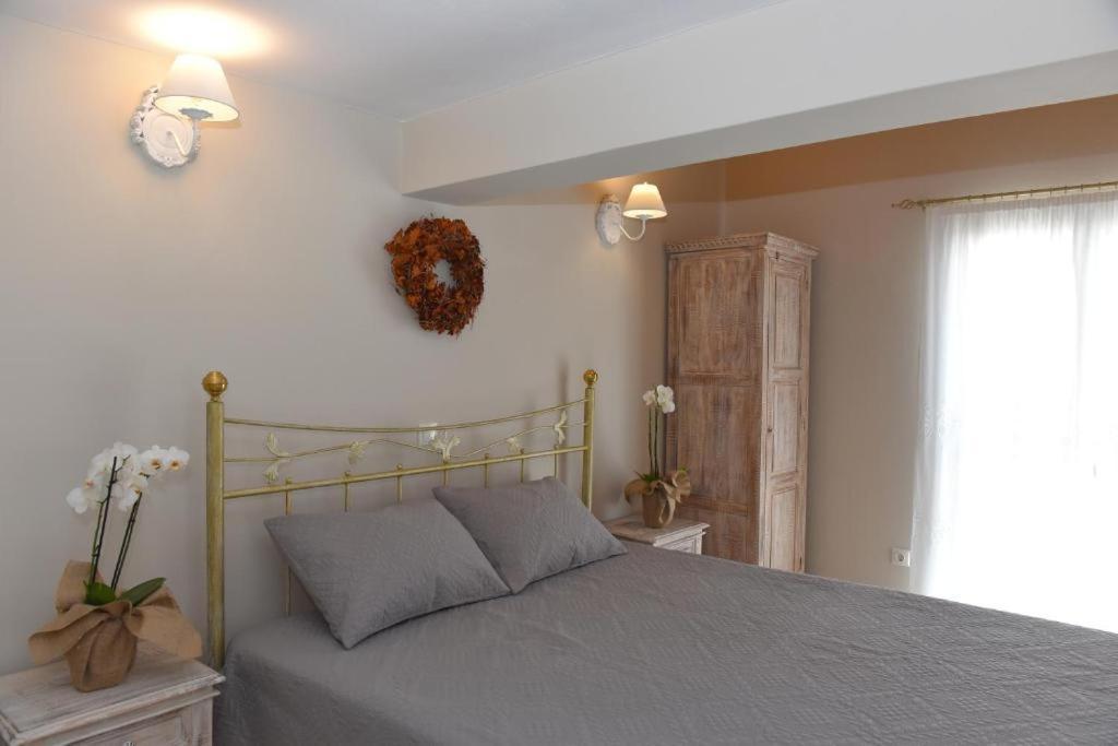 Oisyra Boutique Suites Ermoupoli Ngoại thất bức ảnh